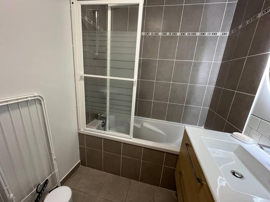 Apartament Dahlia, Appt Cosy Avec Parking Et Balcon Caen Zewnętrze zdjęcie